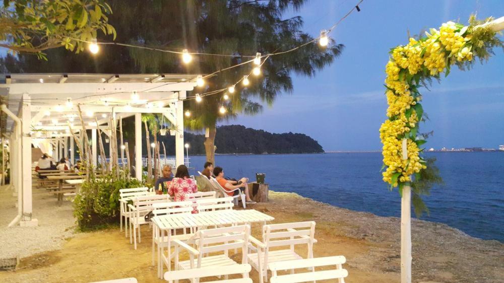 Teluk Batik 17Paradisehome Private Pool Karaoke Snooker Bbq 15Pax Lumut Exteriör bild