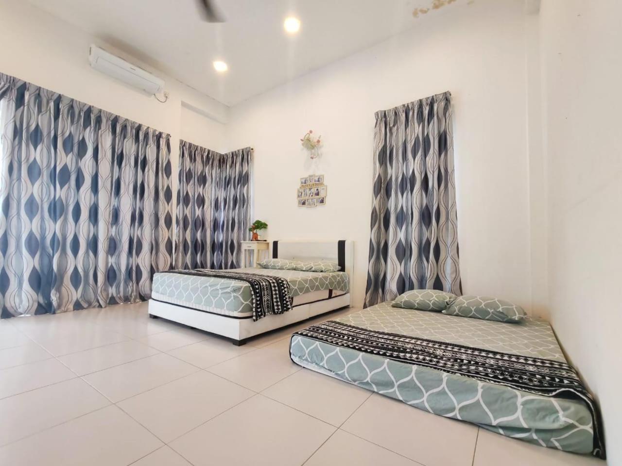 Teluk Batik 17Paradisehome Private Pool Karaoke Snooker Bbq 15Pax Lumut Exteriör bild