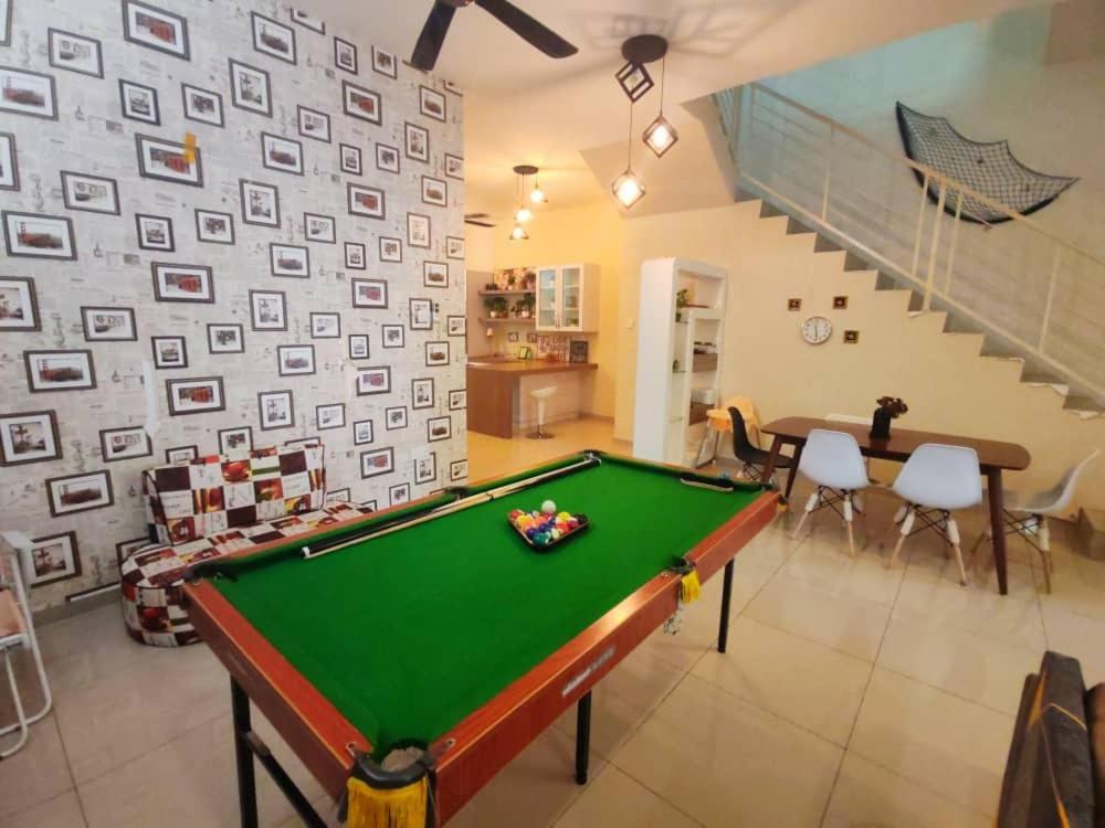 Teluk Batik 17Paradisehome Private Pool Karaoke Snooker Bbq 15Pax Lumut Exteriör bild